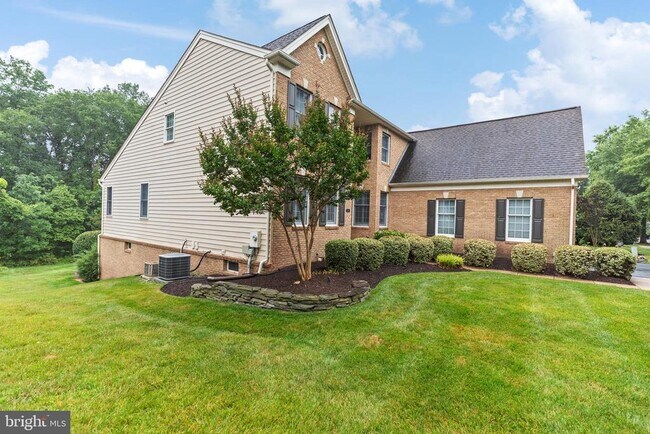 Building Photo - 15292 Golf View Dr