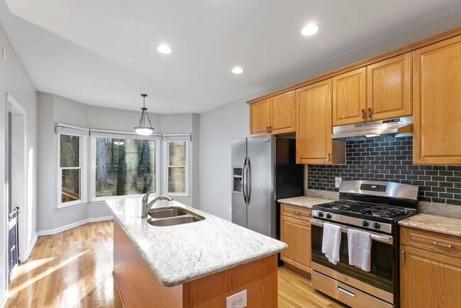 Building Photo - 541 Battleview Dr