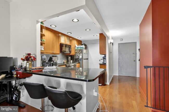 Building Photo - 825 N 29th St