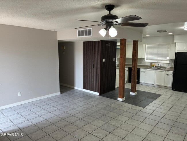 Building Photo - 6509 Escondido Dr
