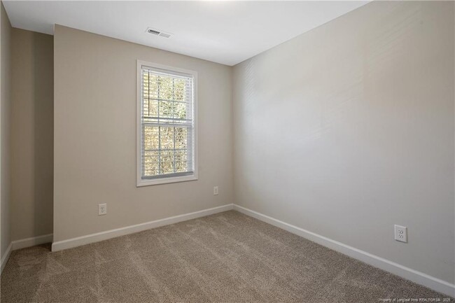 Building Photo - 393 Hicks Ave