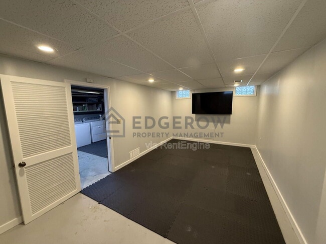 Building Photo - 844 Reynard St SE