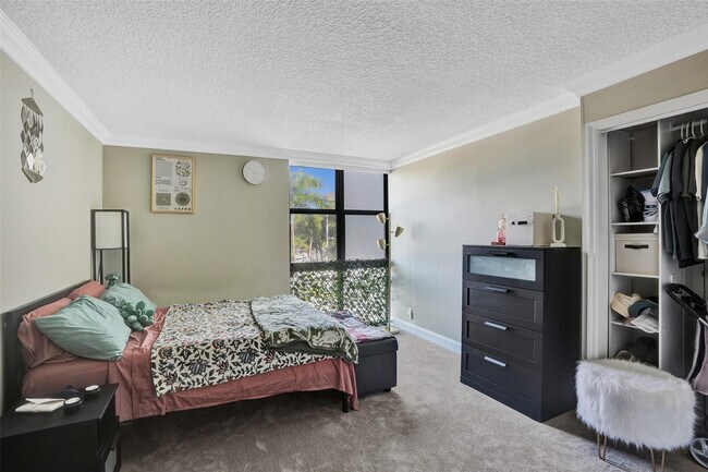 Building Photo - 1301 River Reach Dr