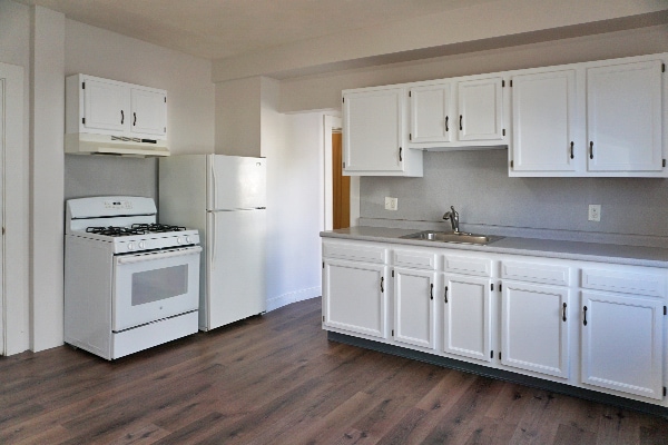 Building Photo - 252 Ash St