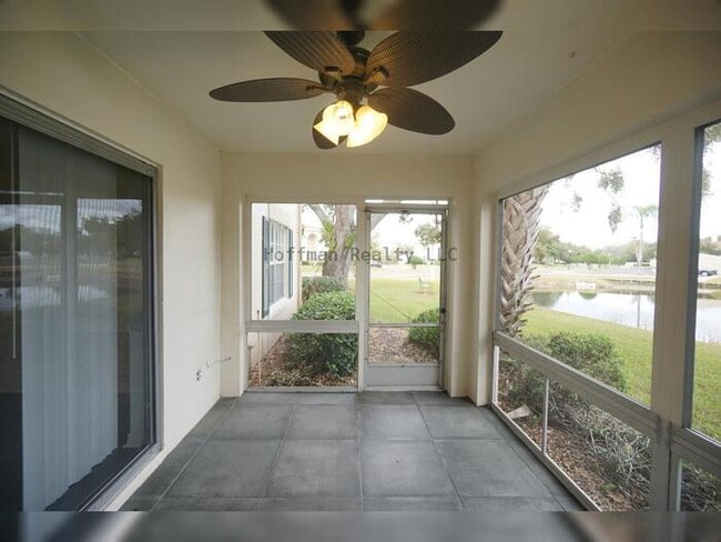 Building Photo - Lakefront Condo in Carrollwood!