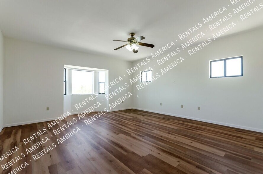 Building Photo - 3951 W Irvington Rd