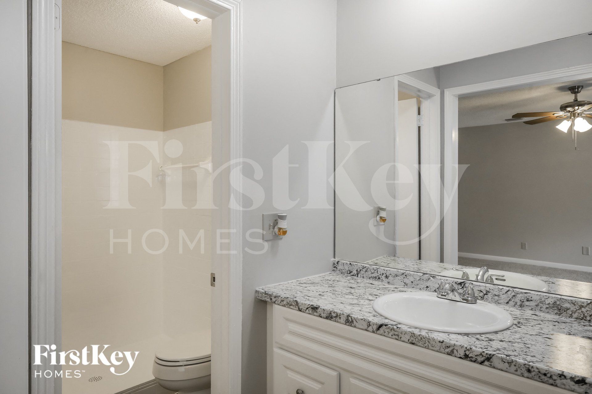 Building Photo - 2410 Oakdale Dr N