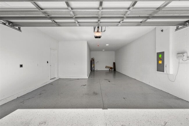 Building Photo - 33251 Sycamore Leaf Dr