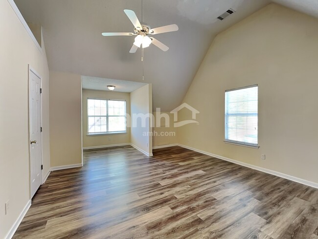 Building Photo - 112 Ventura Trl