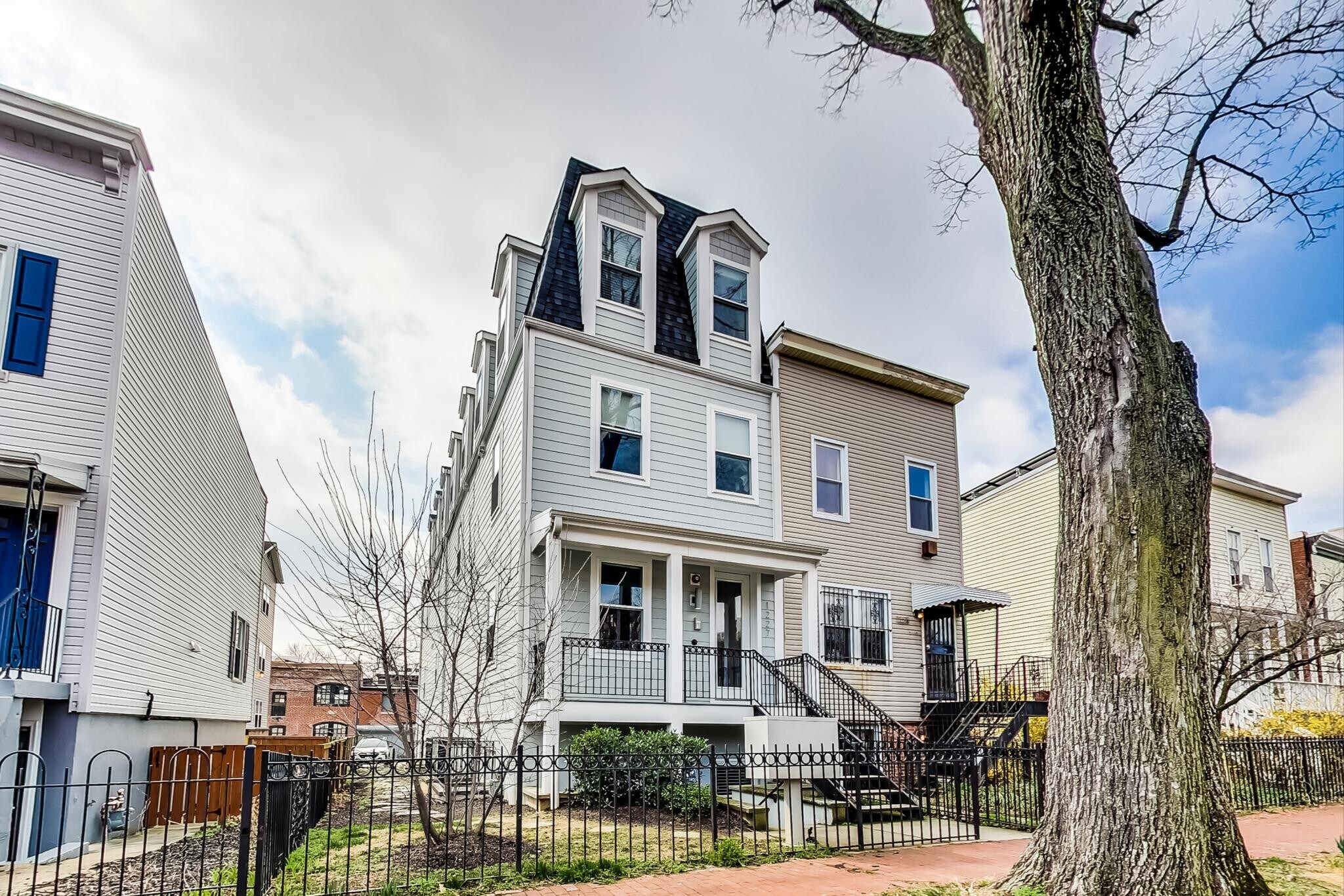 Building Photo - 1227 Morse St NE