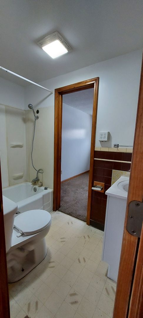 Building Photo - Cute 2 Bedroom Home