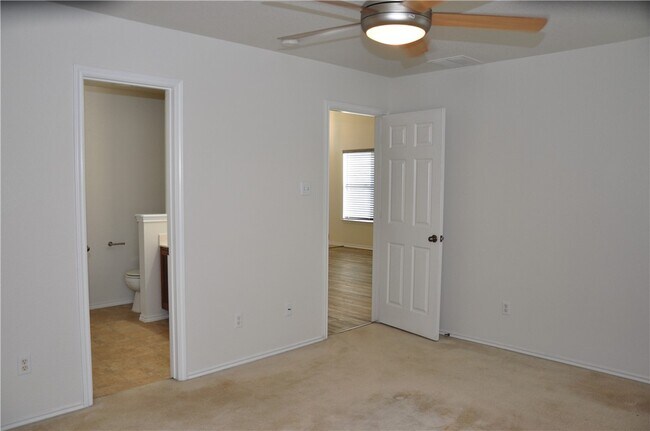 Building Photo - 127 Anderson St
