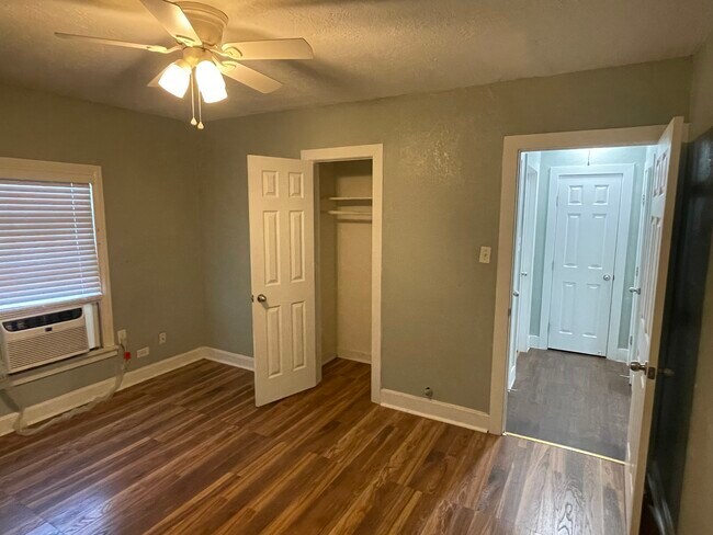 Building Photo - 6316 Victoria St