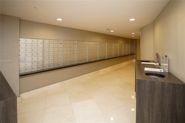 Building Photo - 3370 Hidden Bay Dr