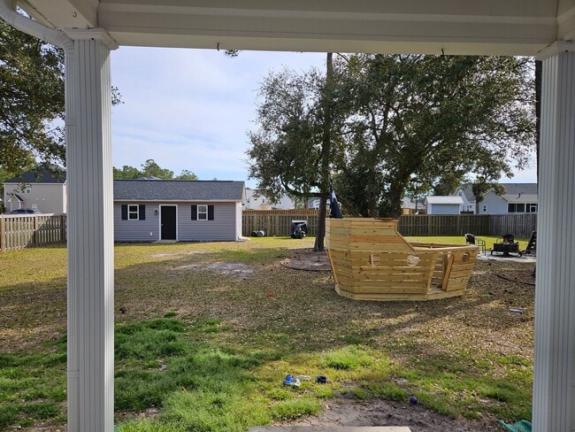 Building Photo - Beautiful unfurnished 5 Bedroom 3 Bath home in The Preserve at Tidewater Sneads Ferry
