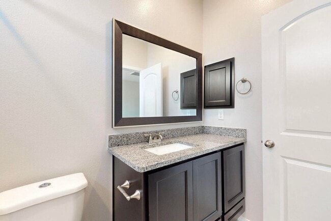 Building Photo - Charming 3 bedroom, 2 bath home in East El...