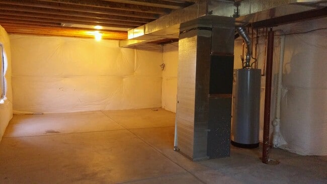 Building Photo - Beautiful 3 Bdrm, 2.5 bath Home in quiet neighborhood