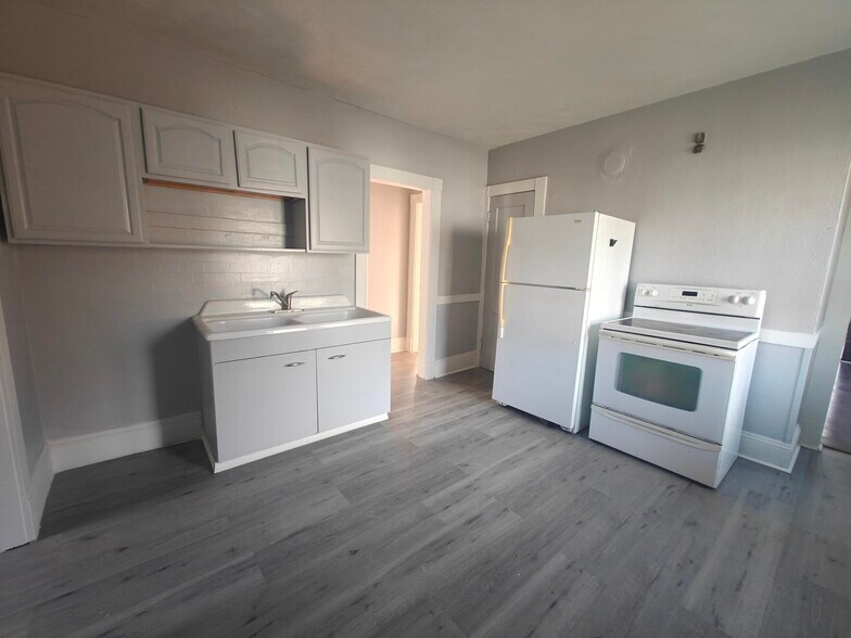 Building Photo - 59 Lester St