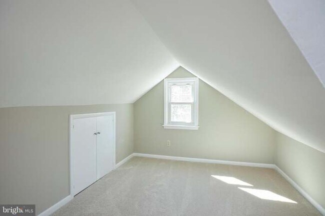 Building Photo - 221 Dale Dr