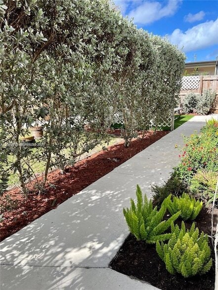 Building Photo - 361 SW 20th Rd