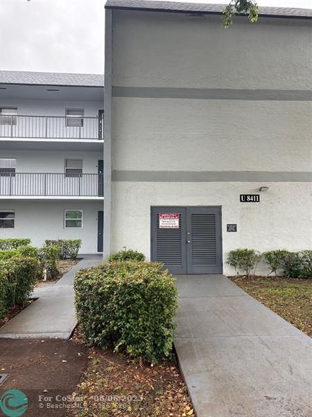 Building Photo - 8411 Lagos De Campo Blvd