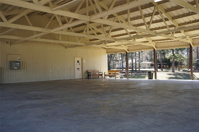 Building Photo - 10970 Maywood St