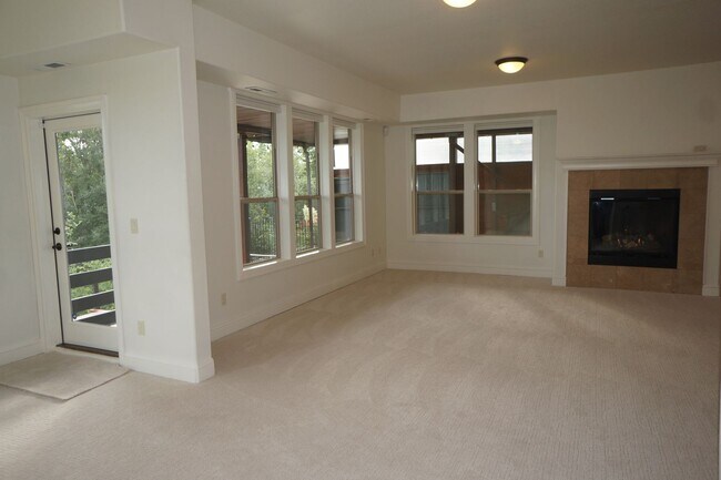 Building Photo - Exquisite NW Portland 4 bedroom with panoramic views