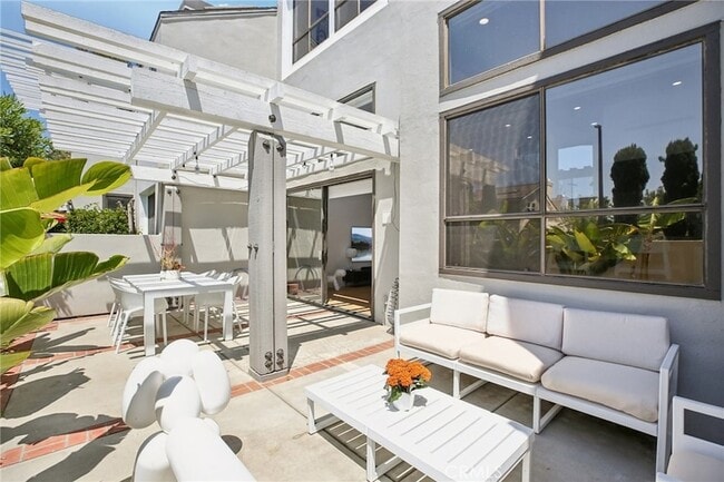 Building Photo - 15 Waterway