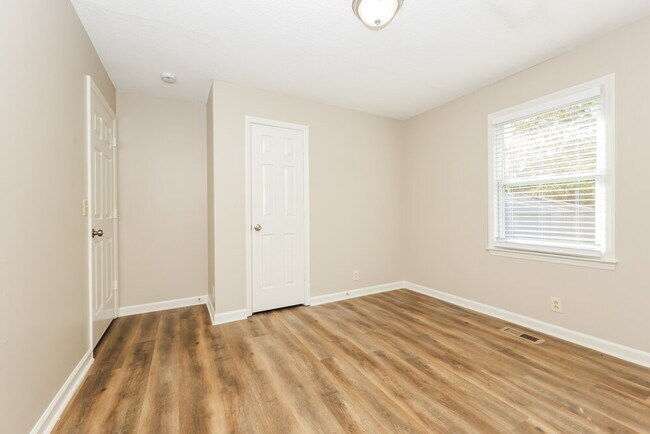 Building Photo - 2813 Edward Ct