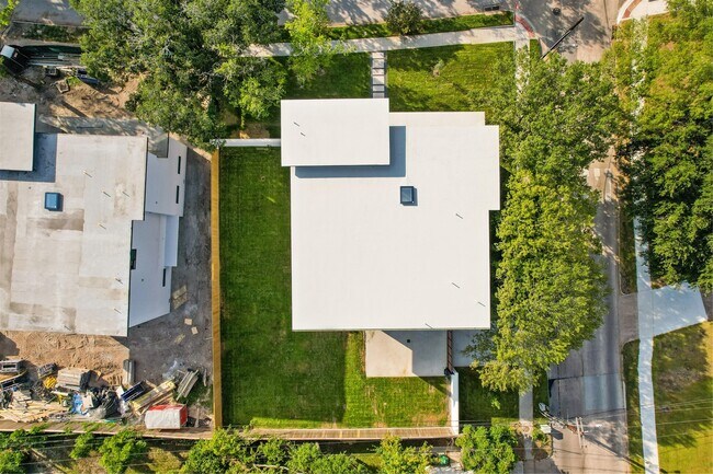 Building Photo - 4903 Braesvalley Dr