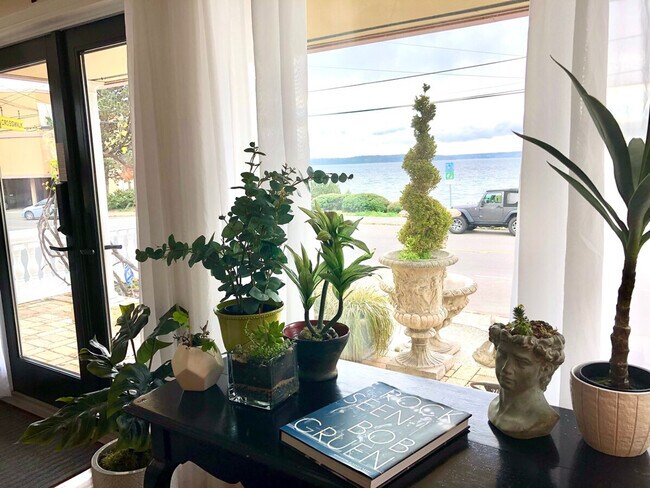 Building Photo - 4028 Beach Dr SW