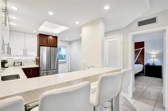 Building Photo - 450 Paradise Isle Blvd
