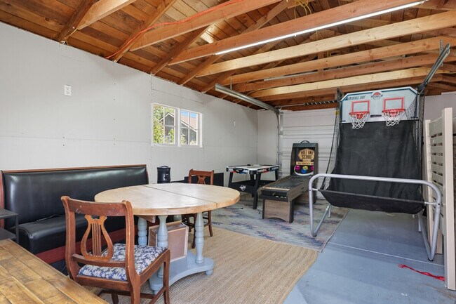 Building Photo - 1119 Prosser Ave