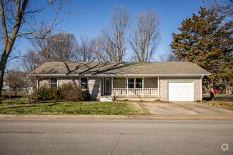 Building Photo - 908 S Maple St