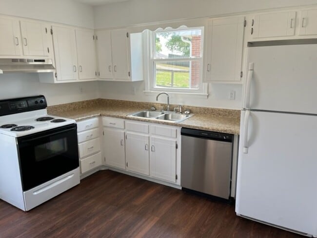 Building Photo - Quaint Sylvan Heights Duplex