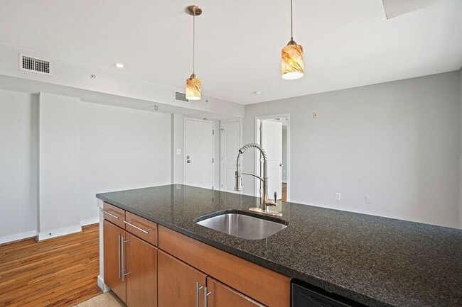 Building Photo - 420 16th St SE