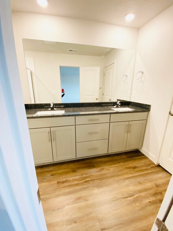 Building Photo - 7397 S Olivine River Ln
