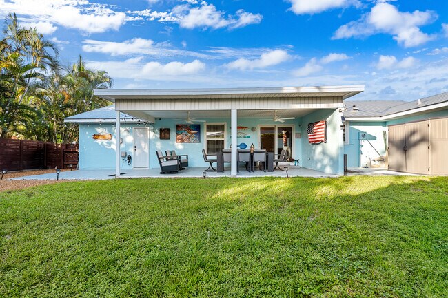 Building Photo - 9165 SE Yacht Club Cir