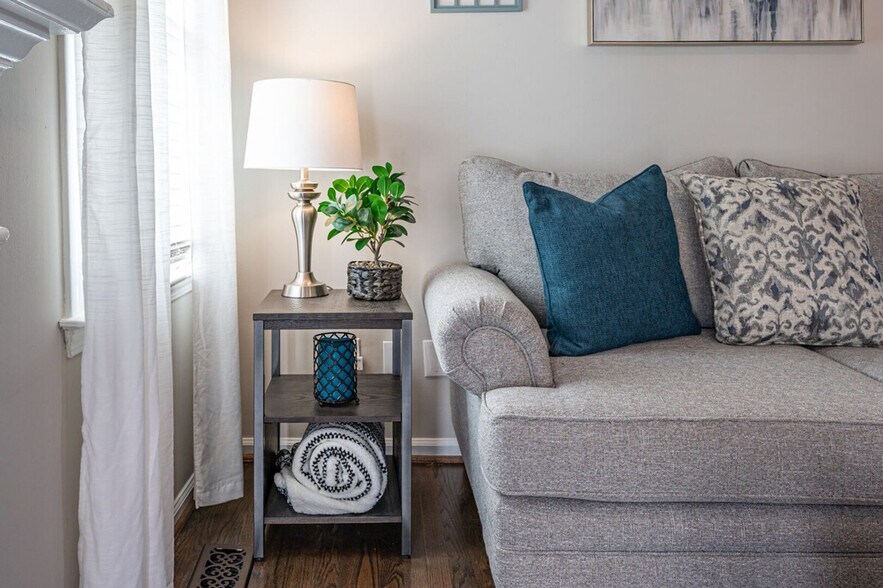 Building Photo - 13 Windfield Dr