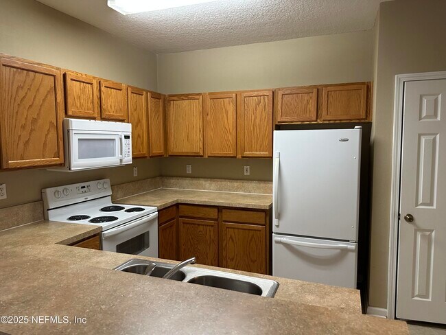 Building Photo - 2200 Marsh Hawk Ln