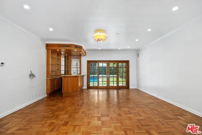 Building Photo - 517 Elm Dr