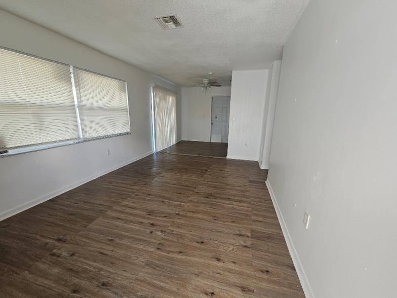 Building Photo - 4719 Manatee Dr