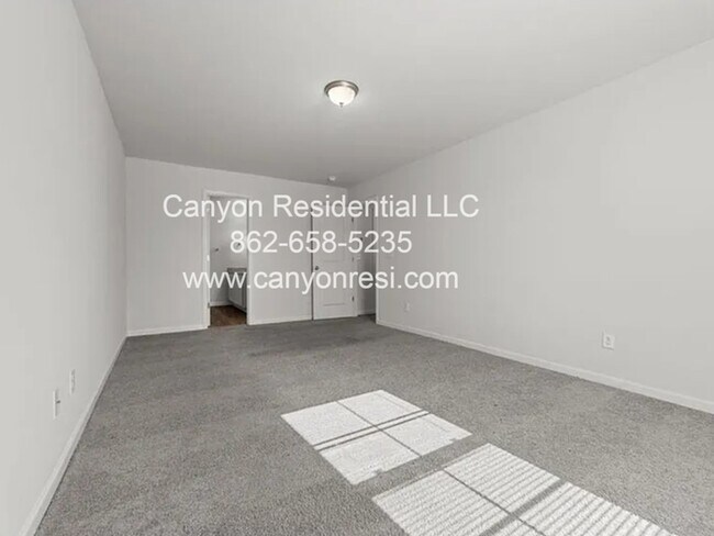 Building Photo - 213 Pleasant Willow Pl