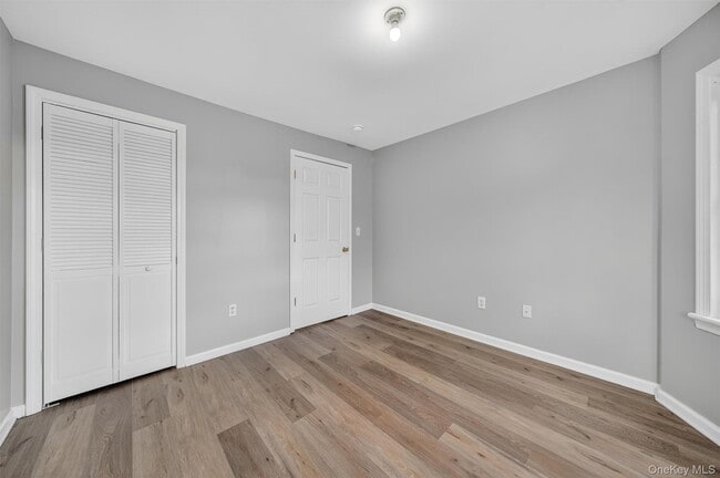 Building Photo - 4 Lark St