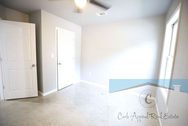 Building Photo - 2-bedroom, 2 bath apartment recently built...