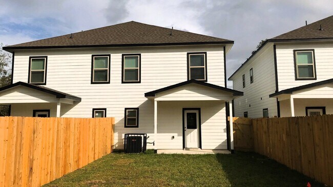 Building Photo - 9214 Nyssa Ave