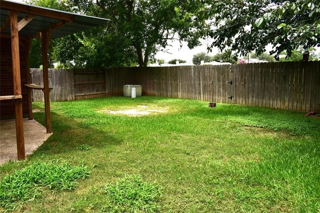 Building Photo - 18314 Manorcliff Ln