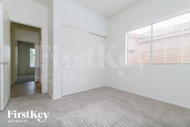 Building Photo - 16860 W Cottonwood St