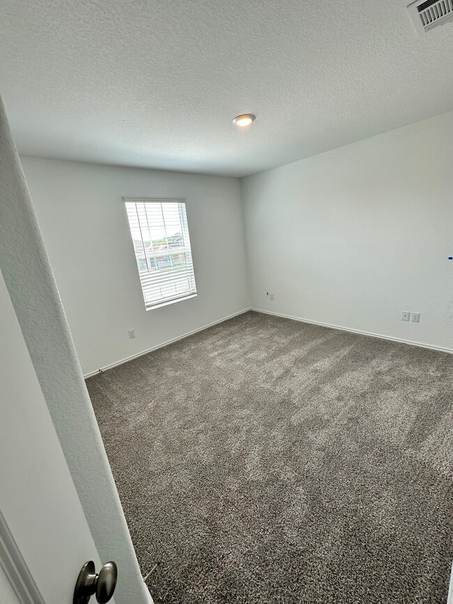 Building Photo - 112 Golden Grove Pky