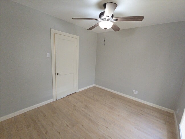 Building Photo - 2705 S Crockett St